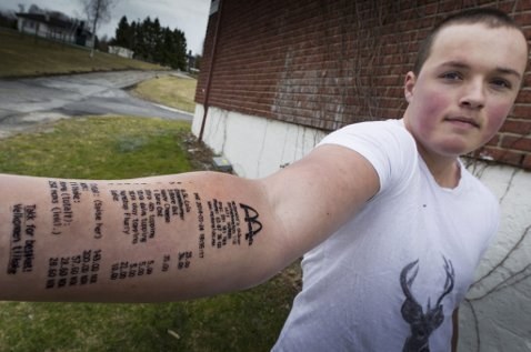 Och den gamla godingen: Killen som tatuerade sitt kvitto från donken. Och den gamla godingen: Killen som tatuerade sitt kvitto från donken.