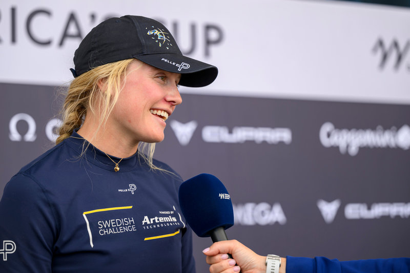 Vilma Bobeck intervjuas under America's Cup.