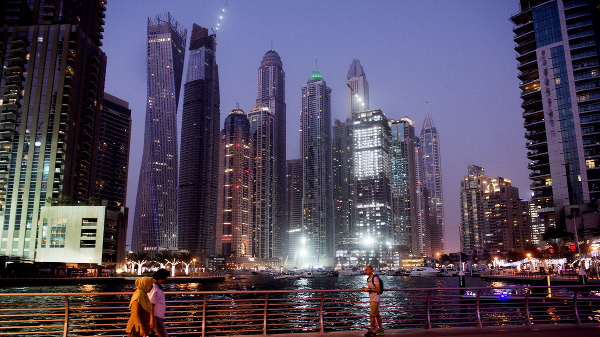 Skyskrapor vid Marina Walk som är en av attraktionerna i Dubai  