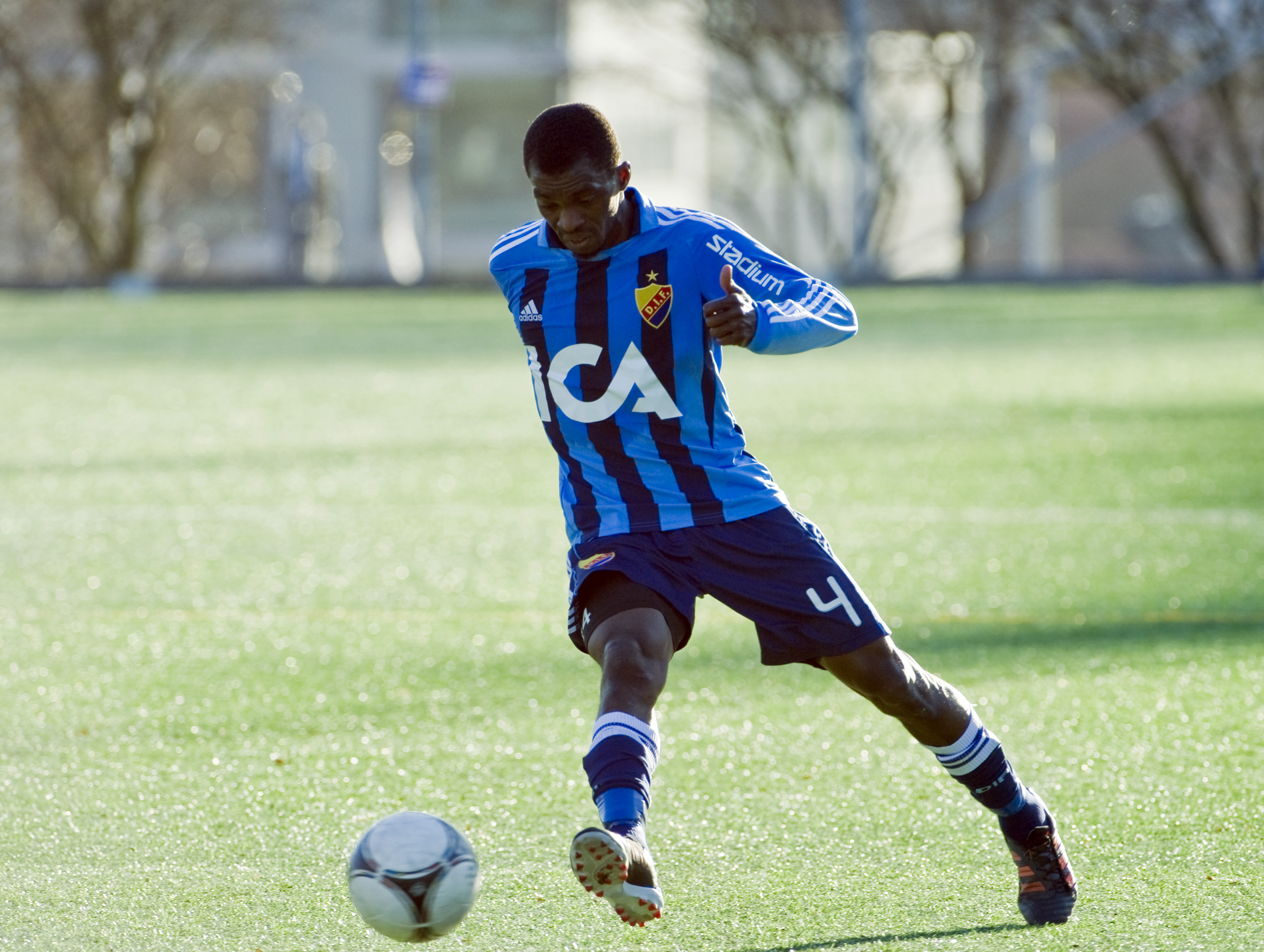 4. Yussif Chibsah, defensiv mittfältare. Betyg: 3/5. Ny från Gefle. Nyttig defensiv mittfältare som kommer vara inblandad i mycket av uppspelen. 4. Yussif Chibsah, defensiv mittfältare. Betyg: 3/5. Ny från Gefle. Nyttig defensiv mittfältare som kommer vara inblandad i mycket av uppspelen.