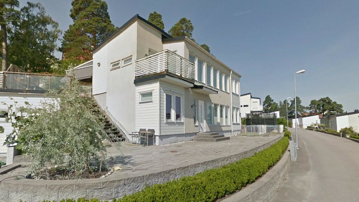 Denna Google Street View-bild visar var Ebbagårdsvägen 26 i Sollentuna är belägen. Fastigheten bytte ägare i december 2020, när den nya ägaren tog över fastigheten för 11 500 000 kronor. 