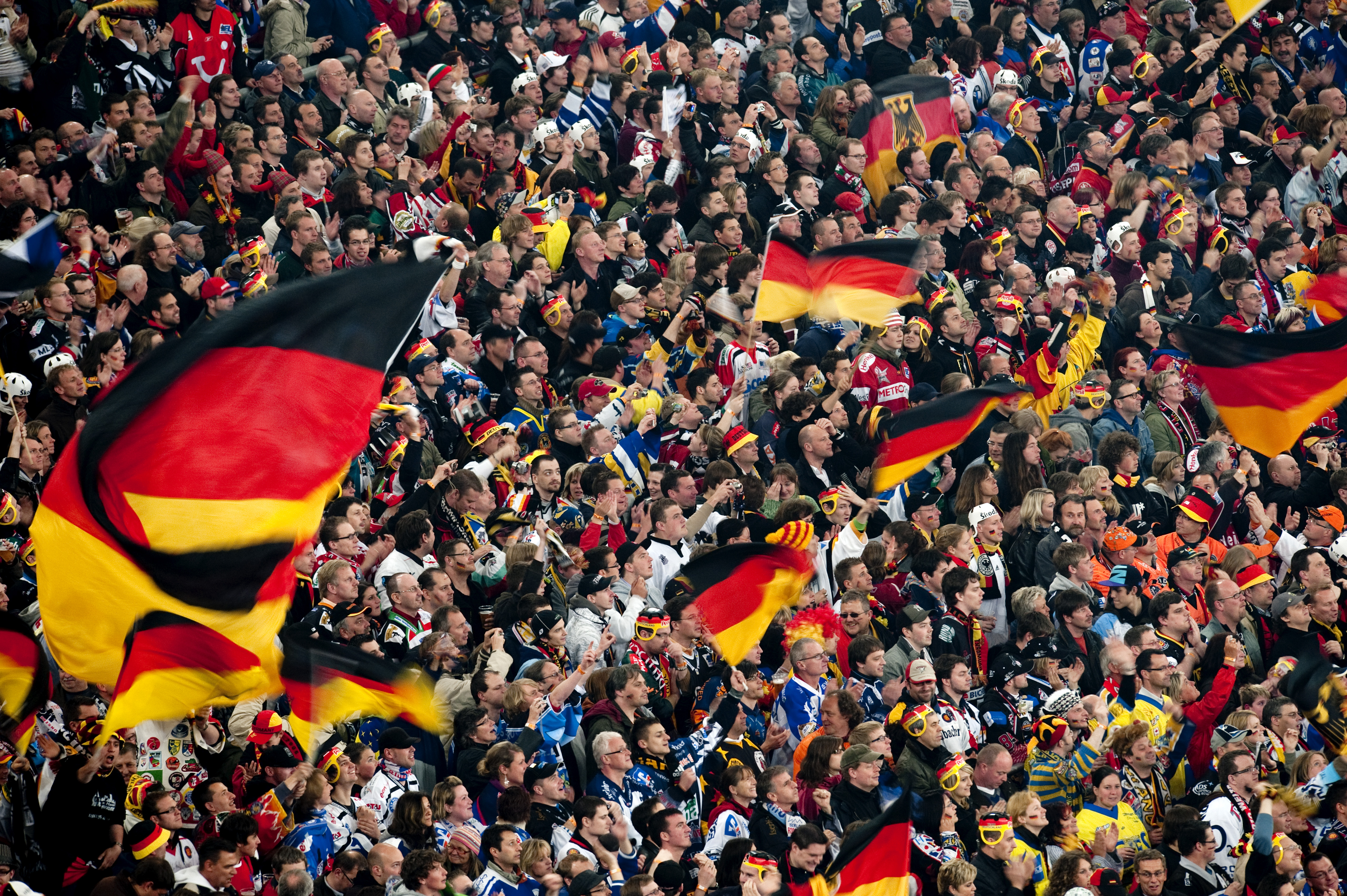 Några av de tyska fansen hade med sig en nazistsymbol till matchen mot Danmark, enligt en observatör.