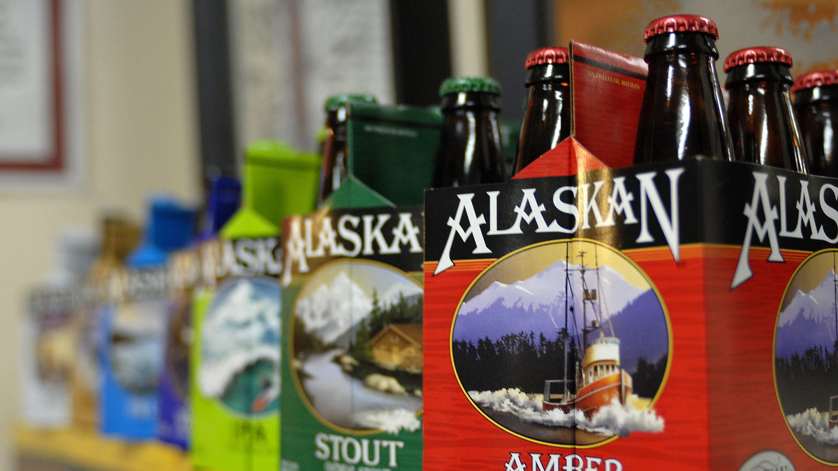 Den enda tiden på dygnet det är olagligt att sälja alkohol i Alaska är mellan klockan fem och klockan åtta på kvällen.