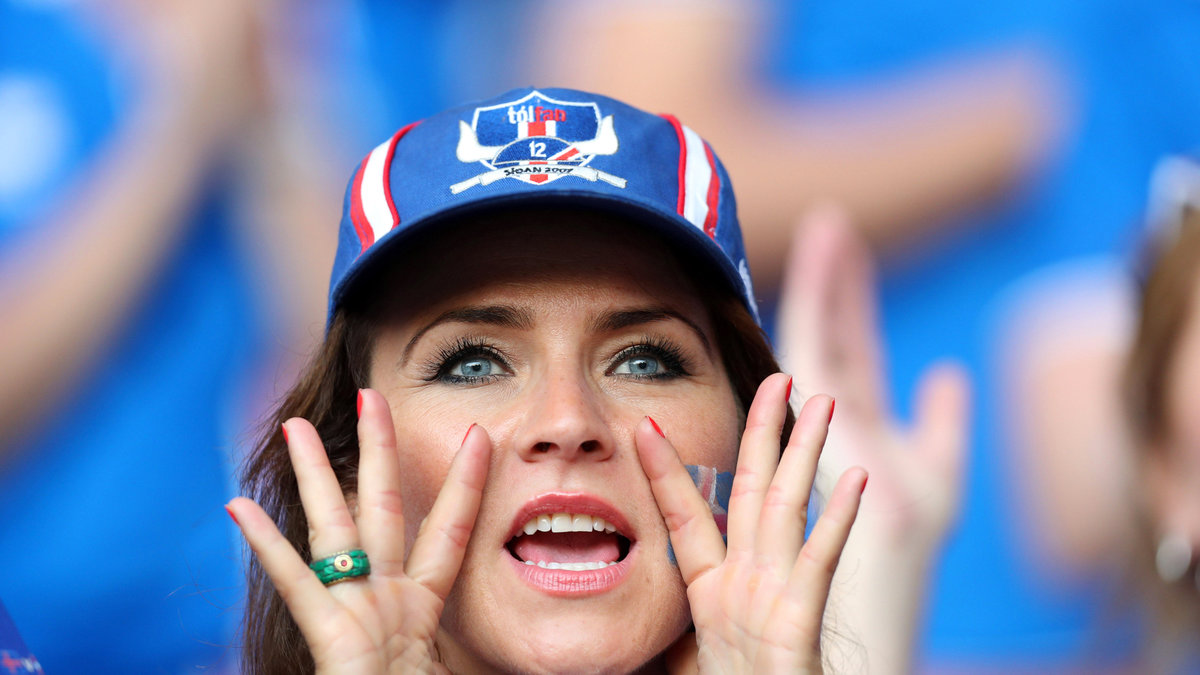 Det tycker nog även den här isländska supportern är helt sjuuuuukt. 