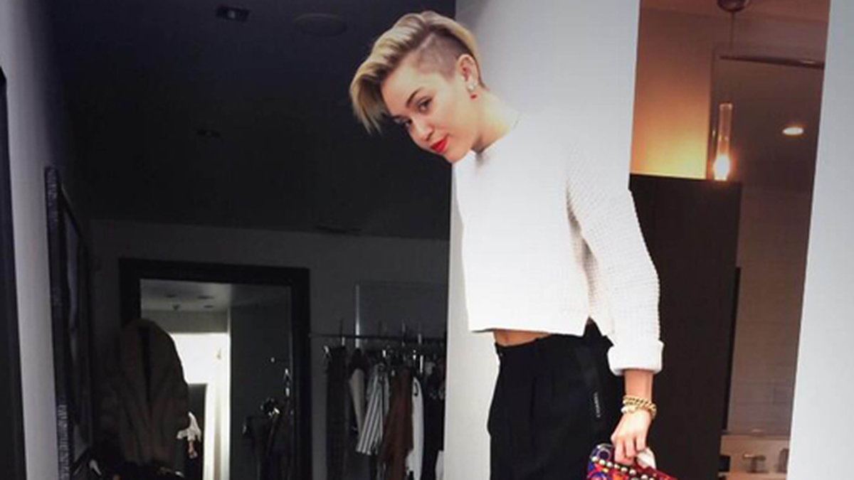 Miley Cyrus packar väskor för att dra till Amsterdam. 