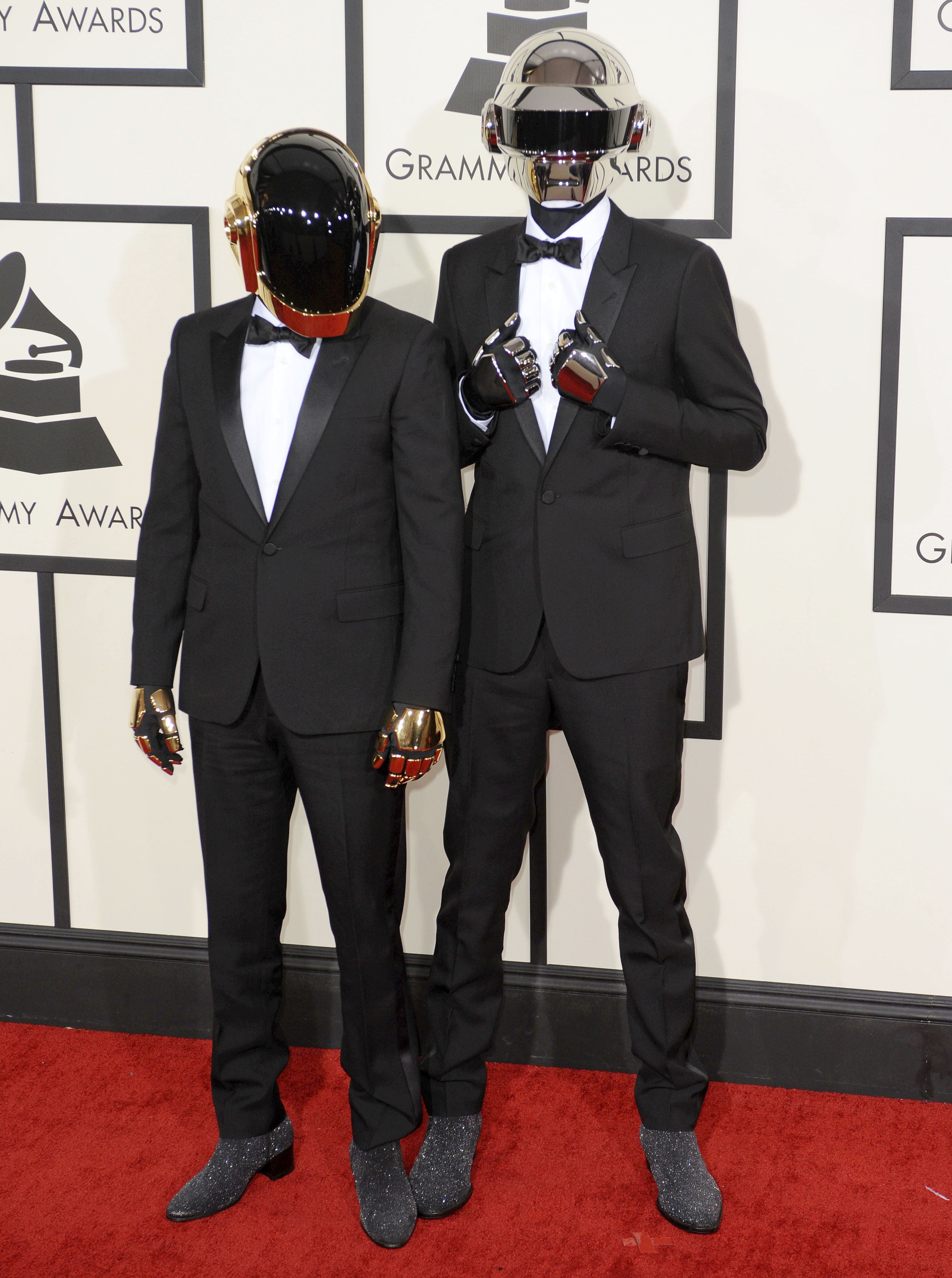 Daft Punk, som tog hem fem priser – kom så här. Daft Punk, som tog hem fem priser – kom så här.