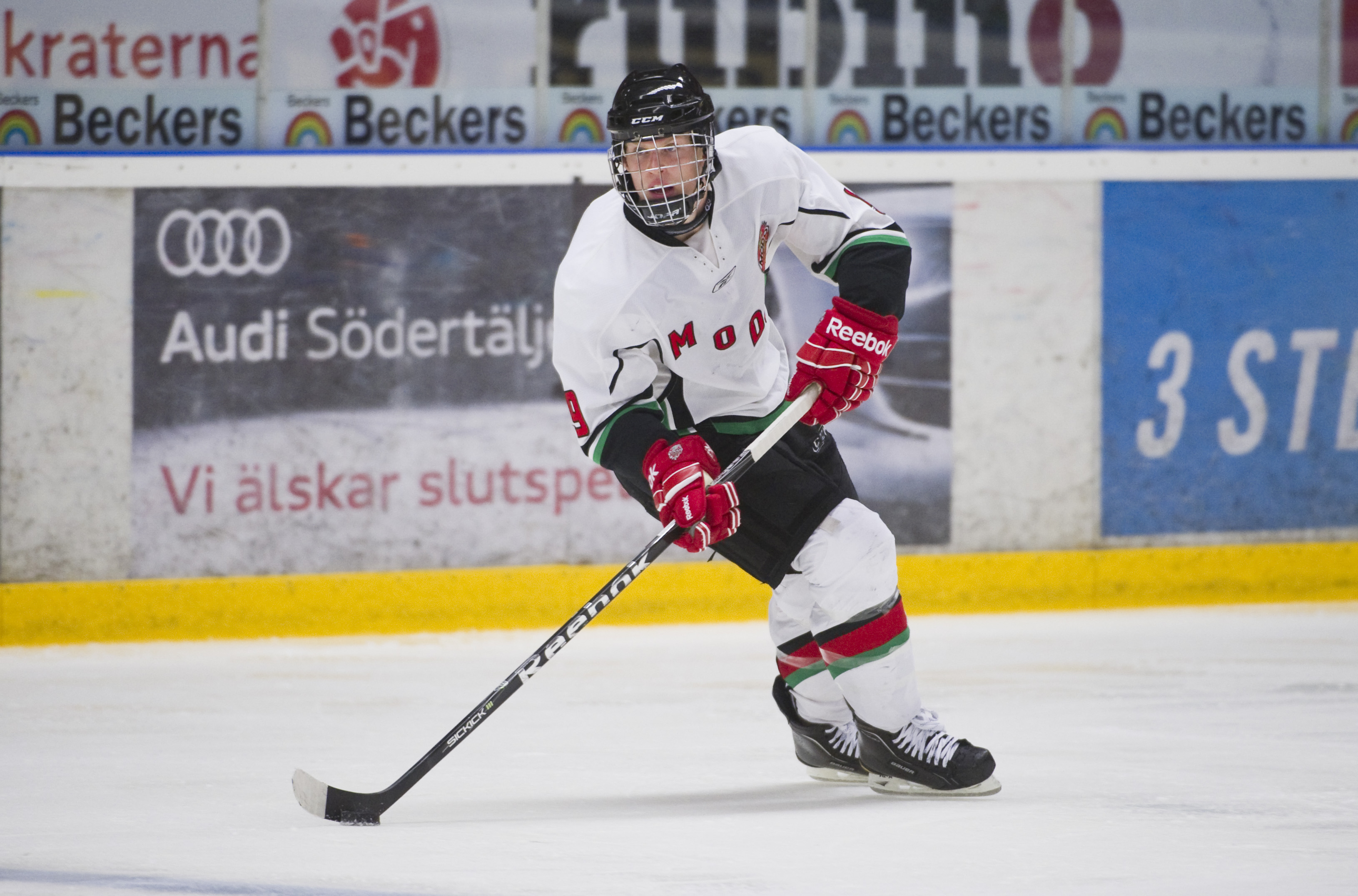 Henrik Samuelsson, 17 år, hoppas kunna ta en plats i Modos A-lag. Till att börja med...