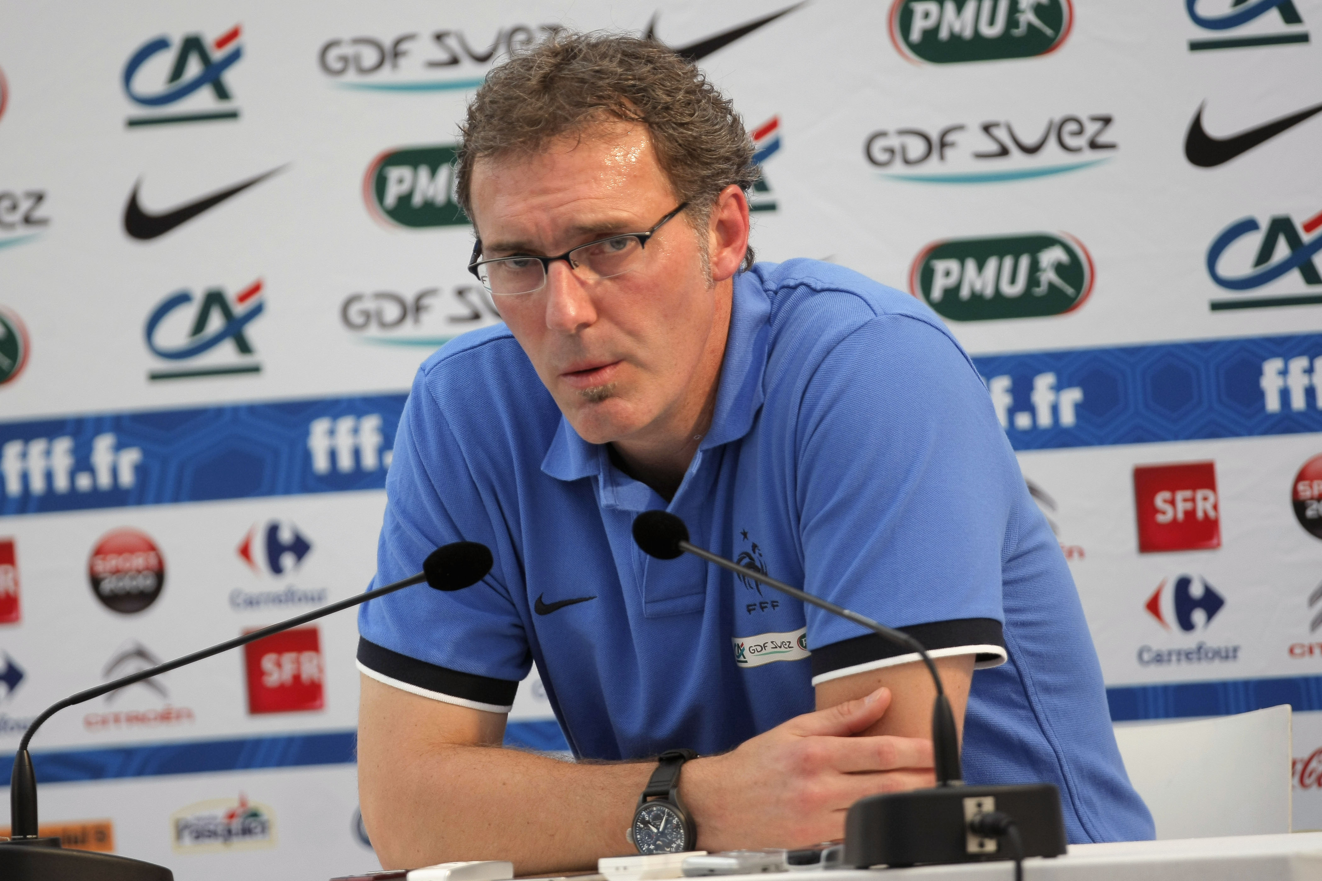 Laurent Blancs Frankrike har haft problem med defensiven.