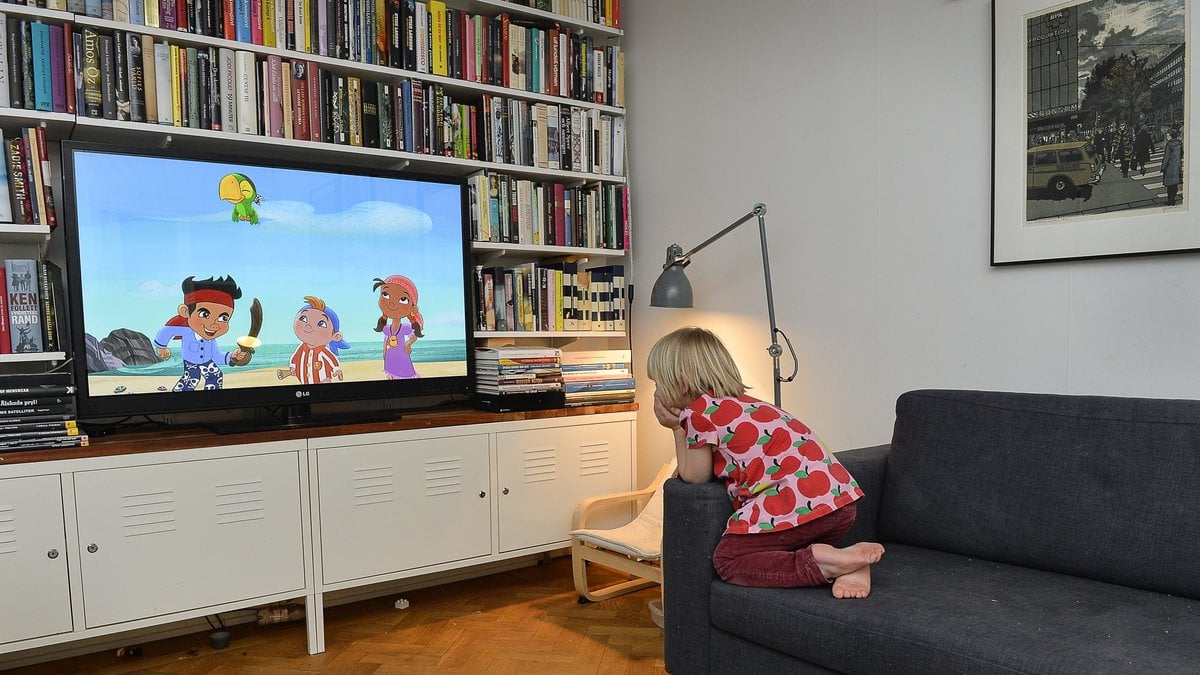 Det finns samband mellan tv-tittande och övervikt hos barn men forskare är osäkra på varför. 