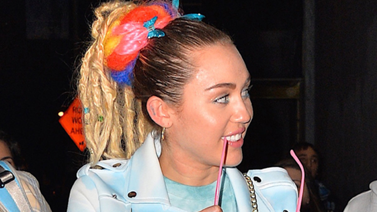 Miley Cyrus i en speciell outfit.