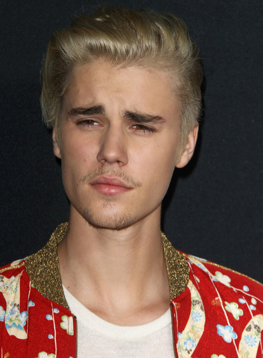 Justin Bieber har haft fullt ös i veckan – här ser vi honom på Saint Laurents visning i Los Angeles. Justin Bieber har haft fullt ös i veckan – här ser vi honom på Saint Laurents visning i Los Angeles.