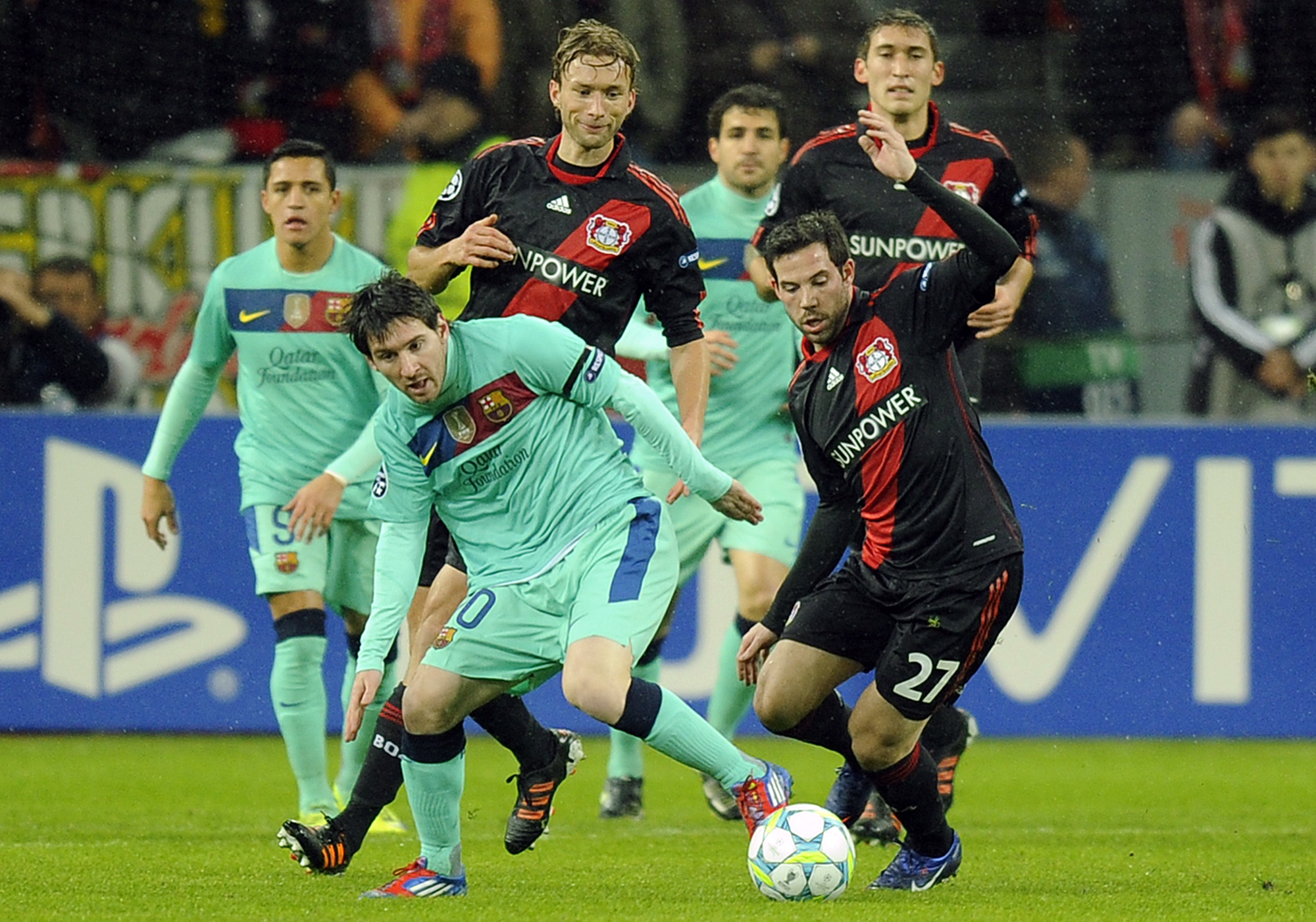 I åttondelsfinalen bjöd Bayer Leverkusen upp till kamp på BayArena. Trots det vann "Blaugrana" med 1-3. I åttondelsfinalen bjöd Bayer Leverkusen upp till kamp på BayArena. Trots det vann "Blaugrana" med 1-3.