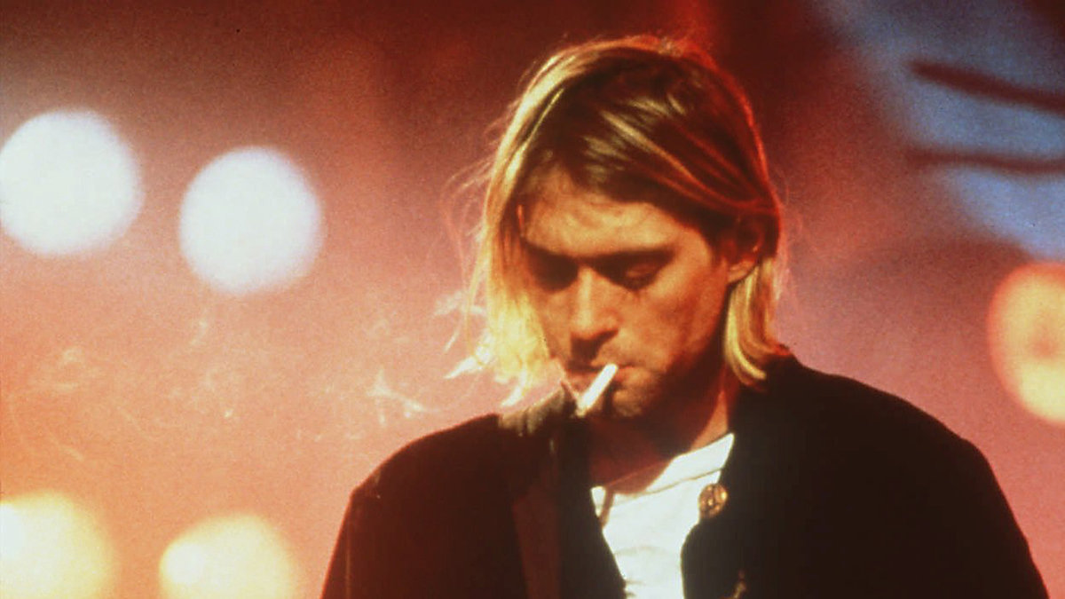 Kurt Cobain skrev låten med hjälp av Courtney Love. Enligt henne.