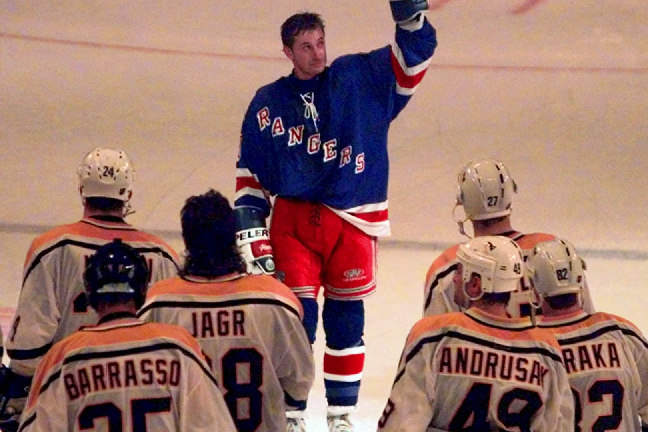 Wayne Gretzky hyllas efter sin sista NHL-match, den 18 april 1999.