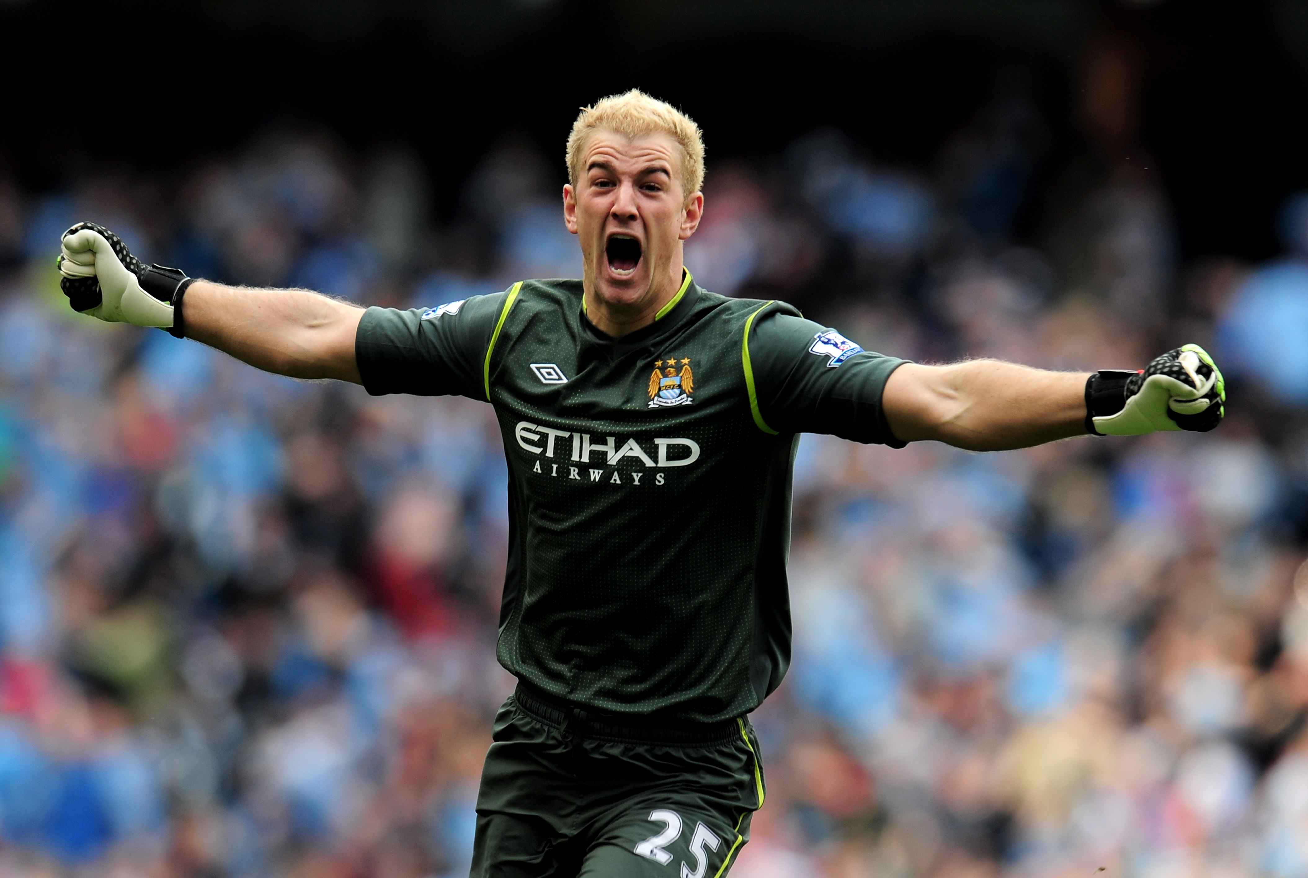 Joe Hart jublar efter Agüeros 3-2-mål. Joe Hart jublar efter Agüeros 3-2-mål.