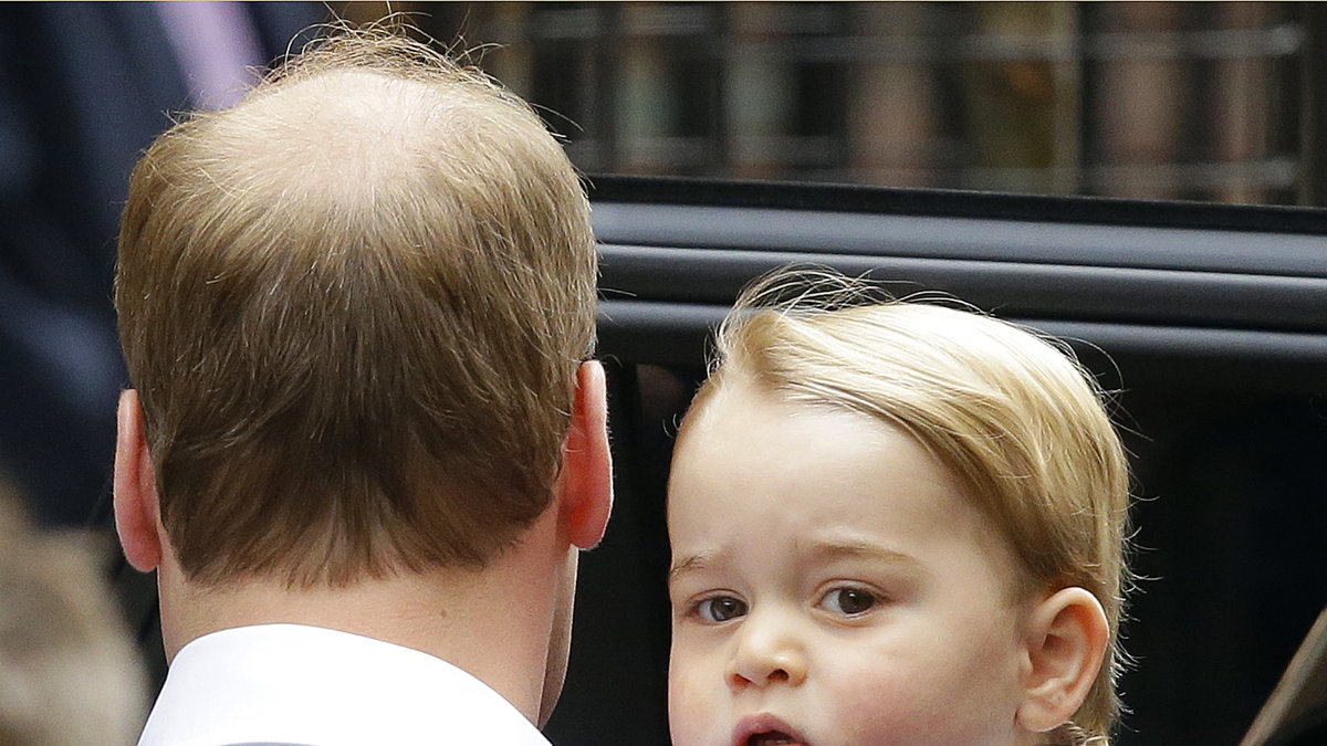 Kinderna som alla vill klämma på tillhör lille prins George av Storbritannien. 