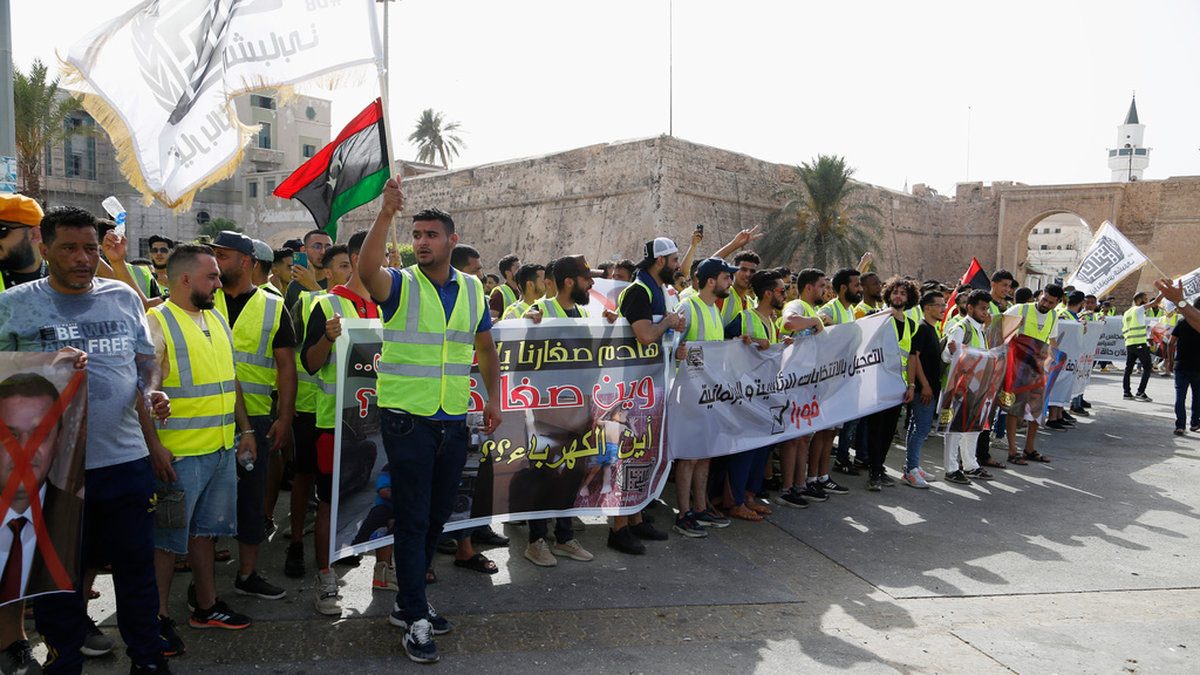 Demonstranter i Tripoli protesterade mot regeringen i fredags.