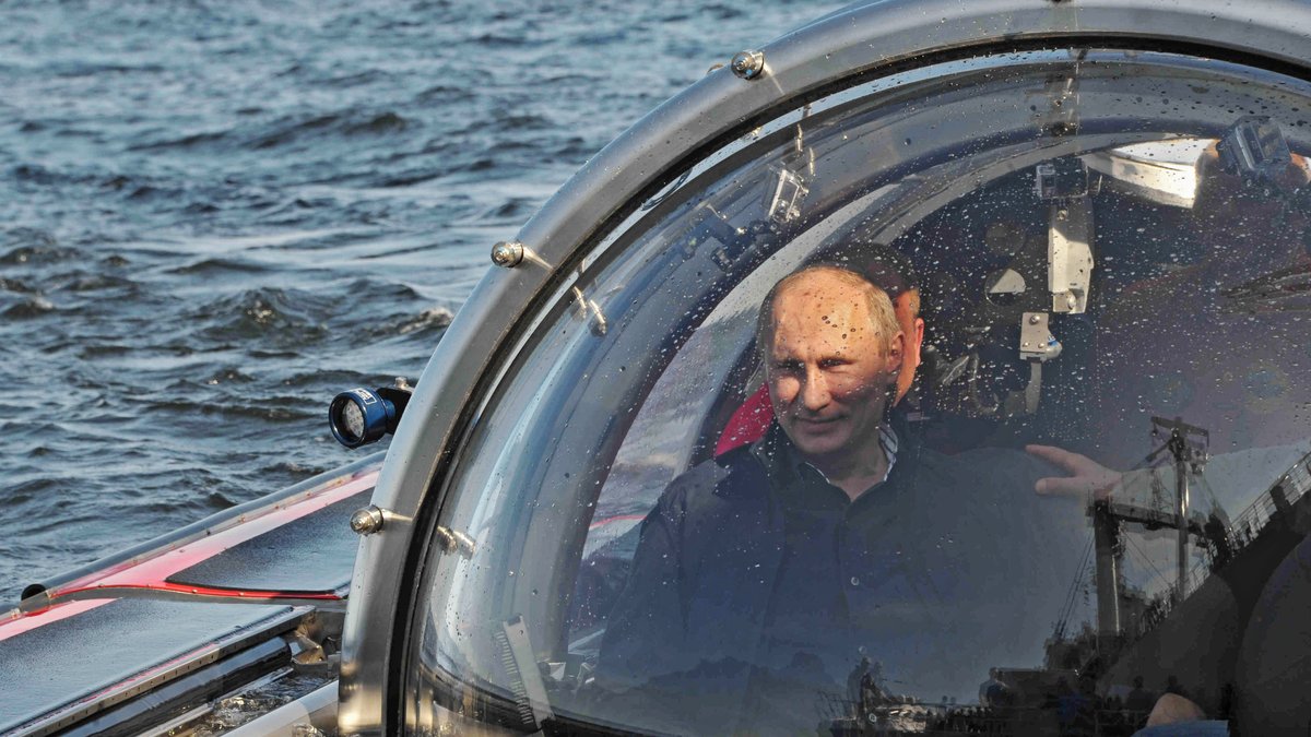 Vladimir Putin i en ubåt.