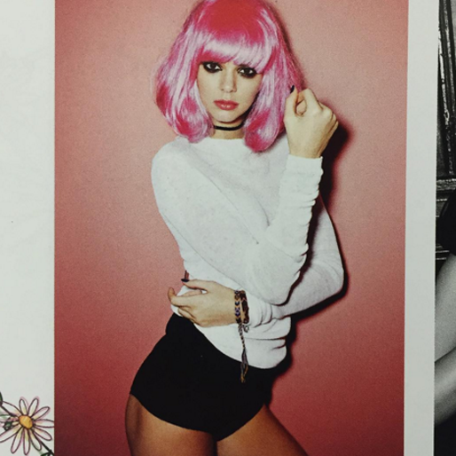 Även Kendall Jenner har kört rosa peruk. Även Kendall Jenner har kört rosa peruk.