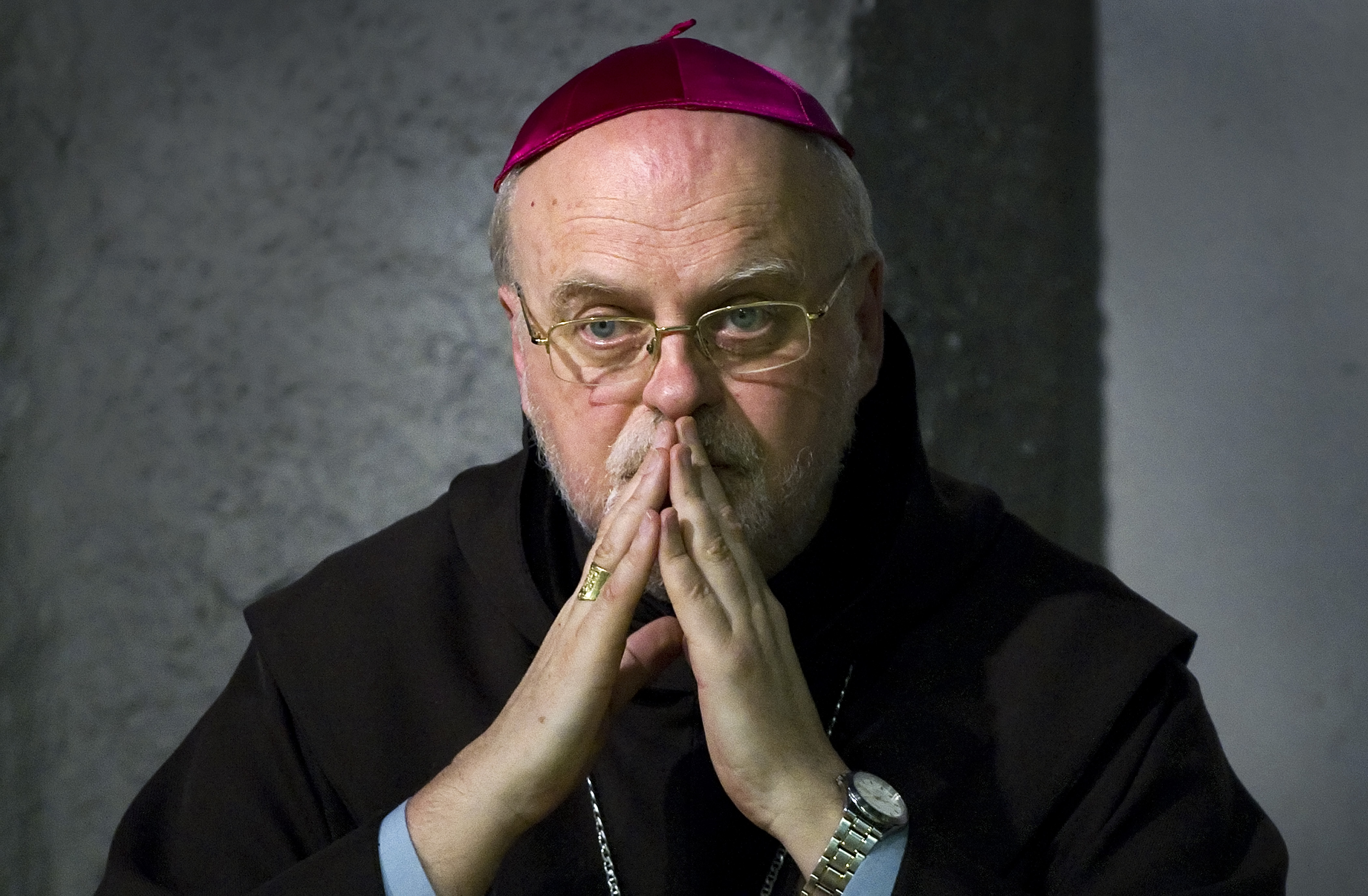 Biskop Anders Arborelius bad offren om ursäkt på en presskonferens.
