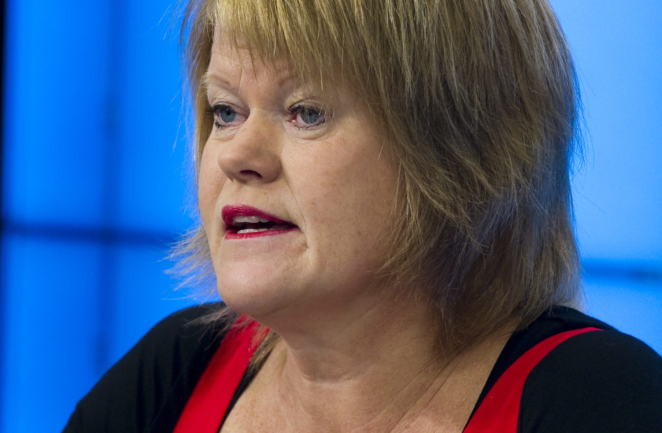 Ulla Andersson, Vänsterpartiet, säger att "kornbodarna är fulla men ingen äter".