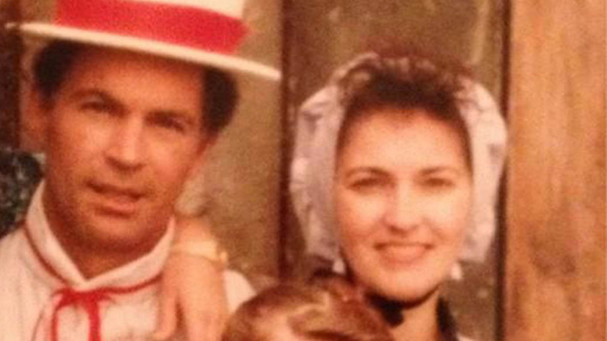 Här med mamma och pappa i slutet på 80-talet.
