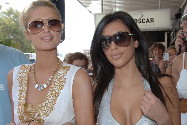 Så här tajta var Paris Hilton och Kim Kardashian med varandra. 