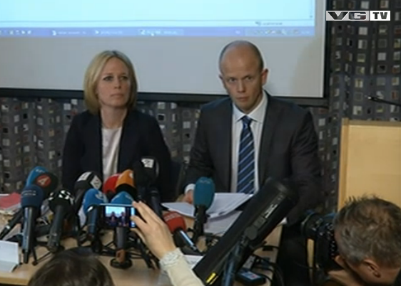 Åklagarna Inga Bejer Engh och Svein Holden under presskonferensen.