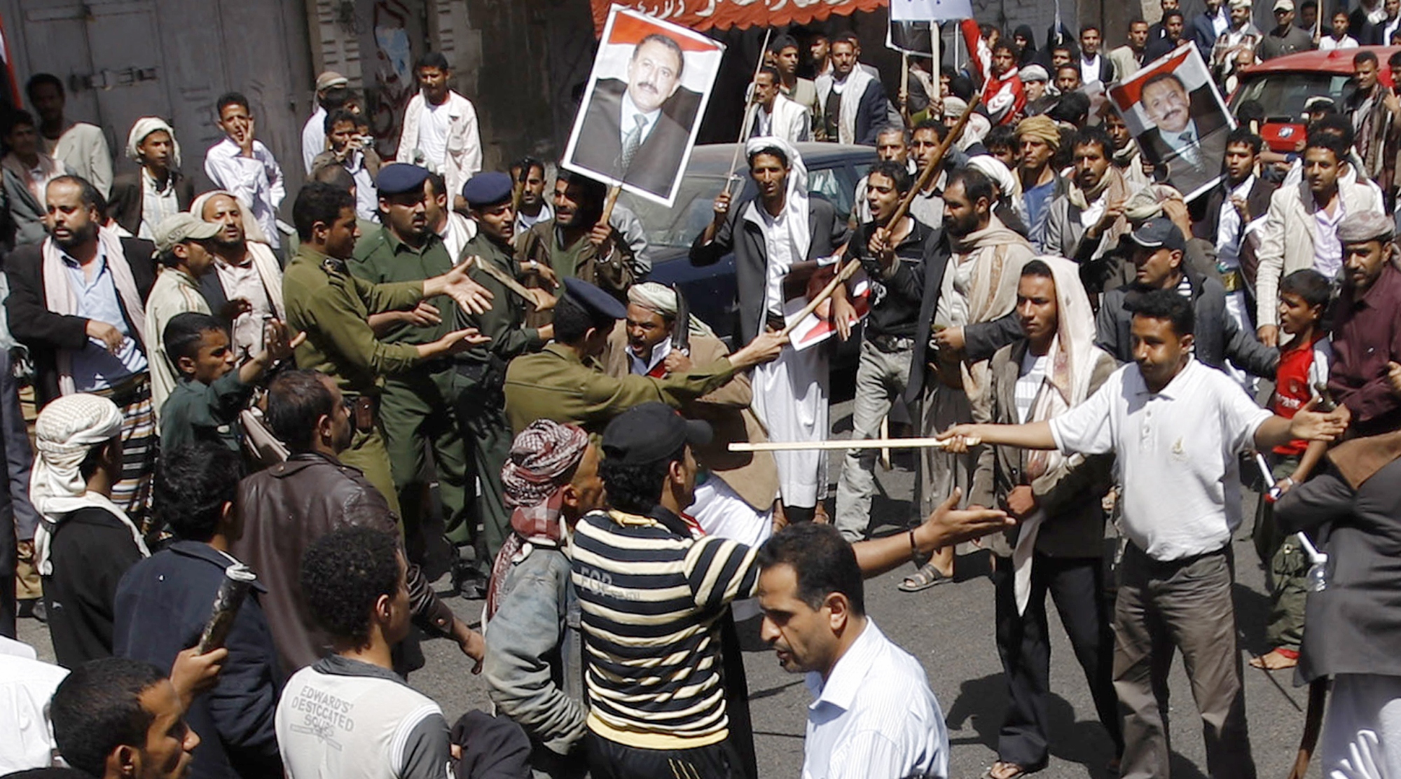 Sammandrabbningar mellan opposition och regeringstrogna i Saana, Jemen