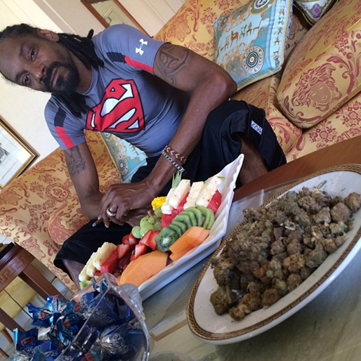 Snoop äter en speciell frukost... Snoop äter en speciell frukost...