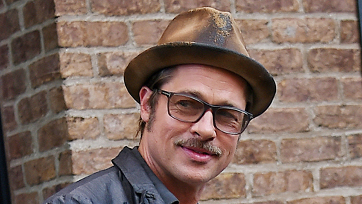 Brad Pitt i New York med en välsliten hatt. 