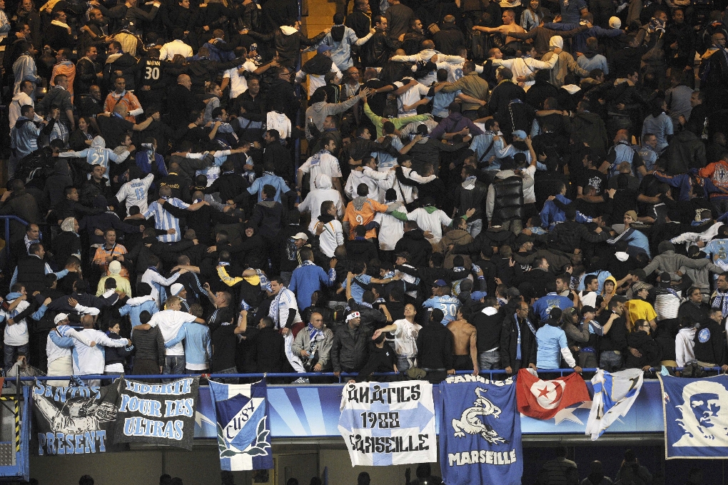 Fans, Marseille, London, Nicolas Anelka, Chelsea, Brott och straff