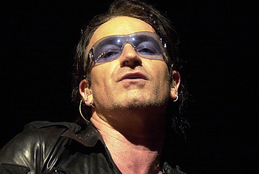 U2-sångaren är Bono med hela världen, men hans riktiga namn är Paul Hewson. U2-sångaren är Bono med hela världen, men hans riktiga namn är Paul Hewson.