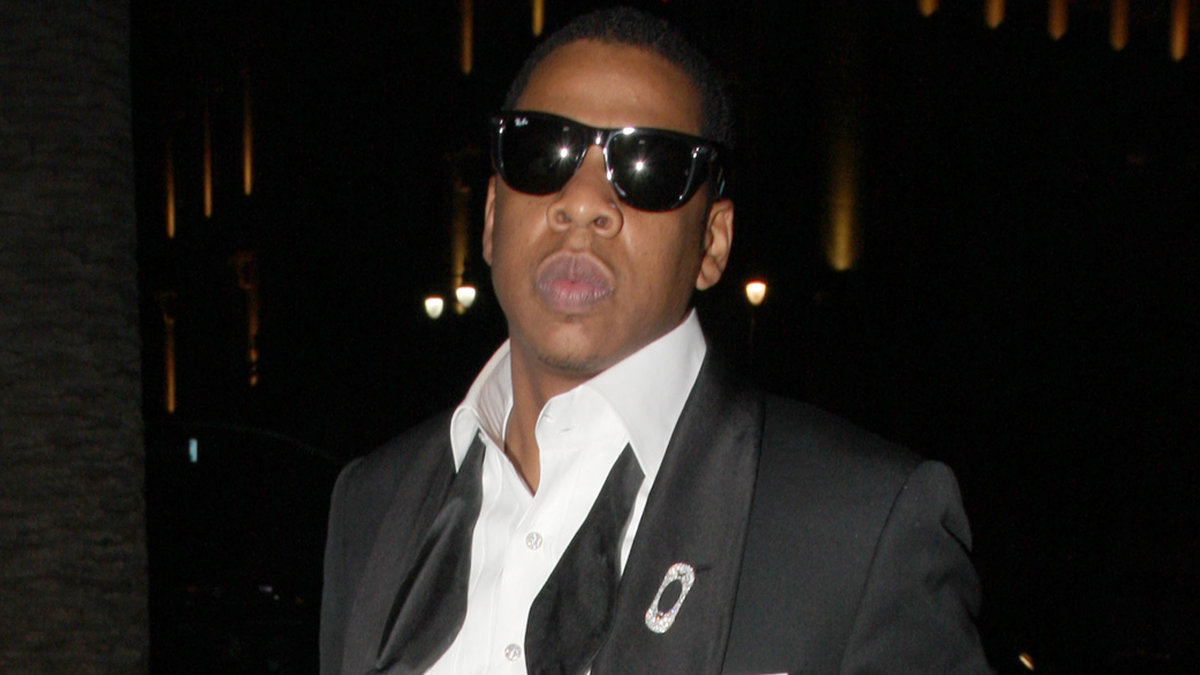 Hiphopstjärnan Jay-Z åker bara lyxbilen Maybach, kräver champagne för 5 000 kronor flaskan och dessutom snaskar han bara i sig jordnötssmör och jelly av "hög kvalitet".
