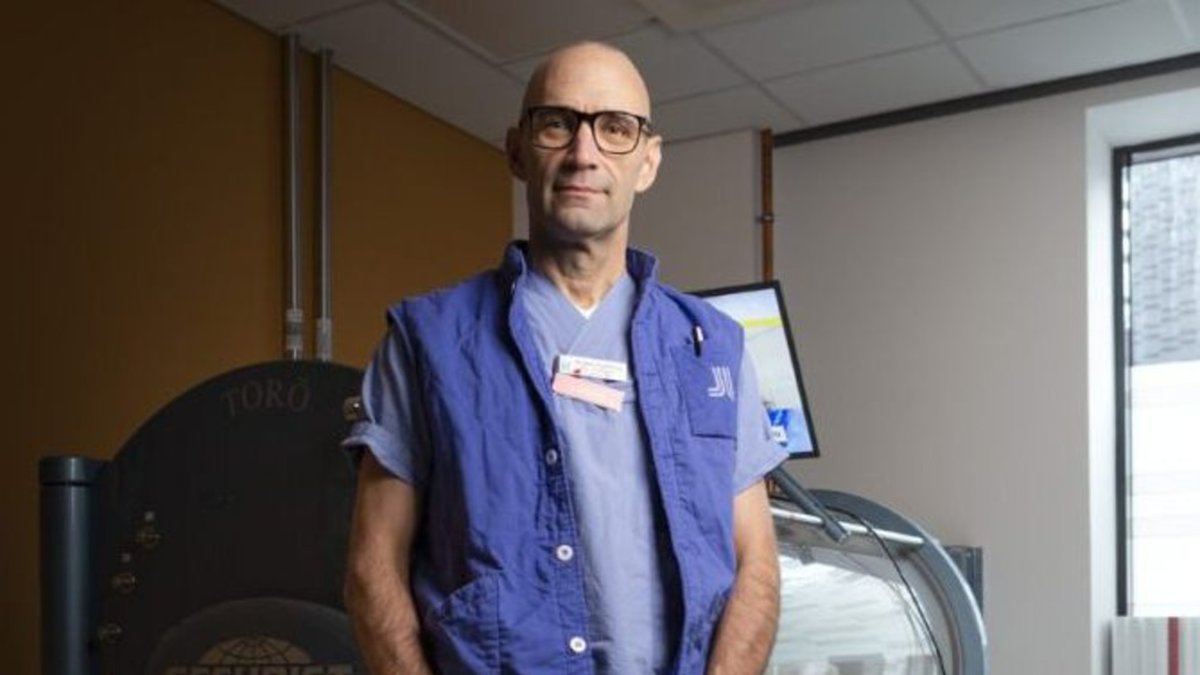 Anders Kjellberg, forskare och biträdande överläkare på Karolinska universitetssjukhuset, har i närmre tre år lett en studie patienter som drabbats av post-covid.
