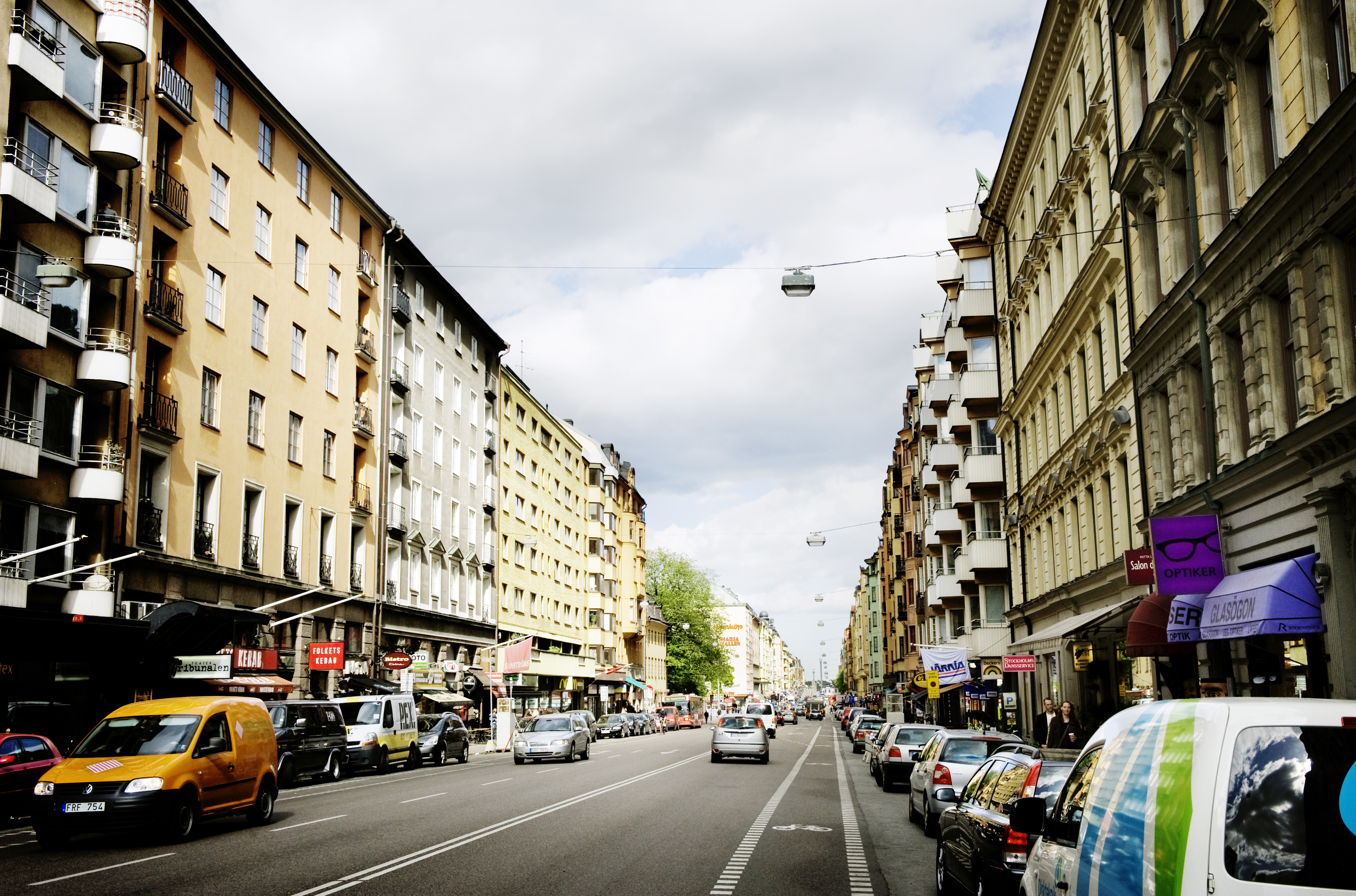 På Södermalm i Stockholm hittades 19-åringen under en gångbro.