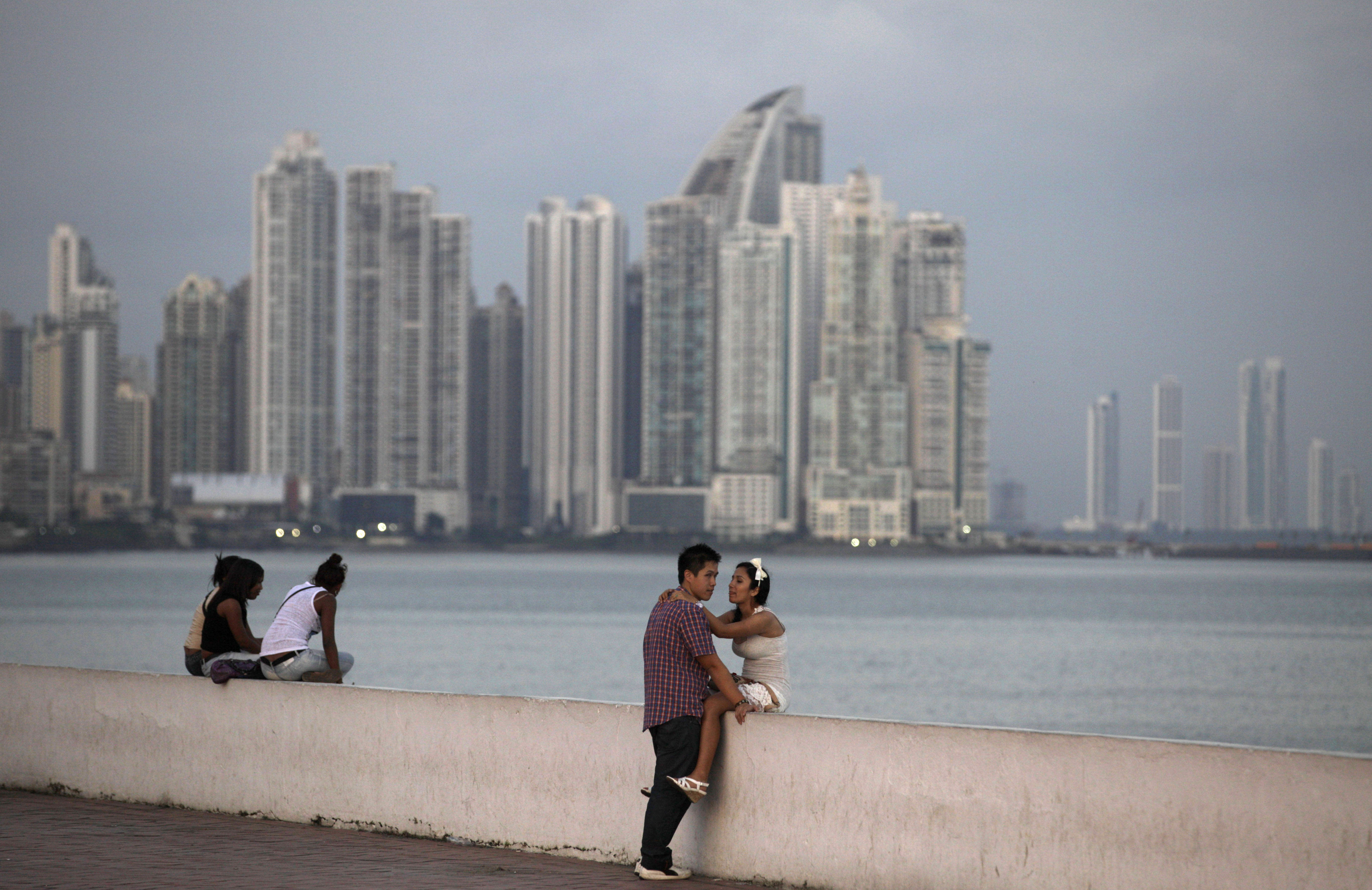 Panama delar f&ouml;rstaplatsen med Paraguay. 