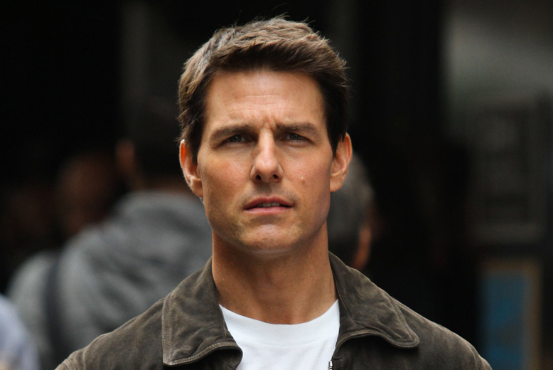 49 år gammal ser inte Tom Cruise någon anledning till att tacka nej till roller där läderbrallor med string ingår ("Rock of ages").