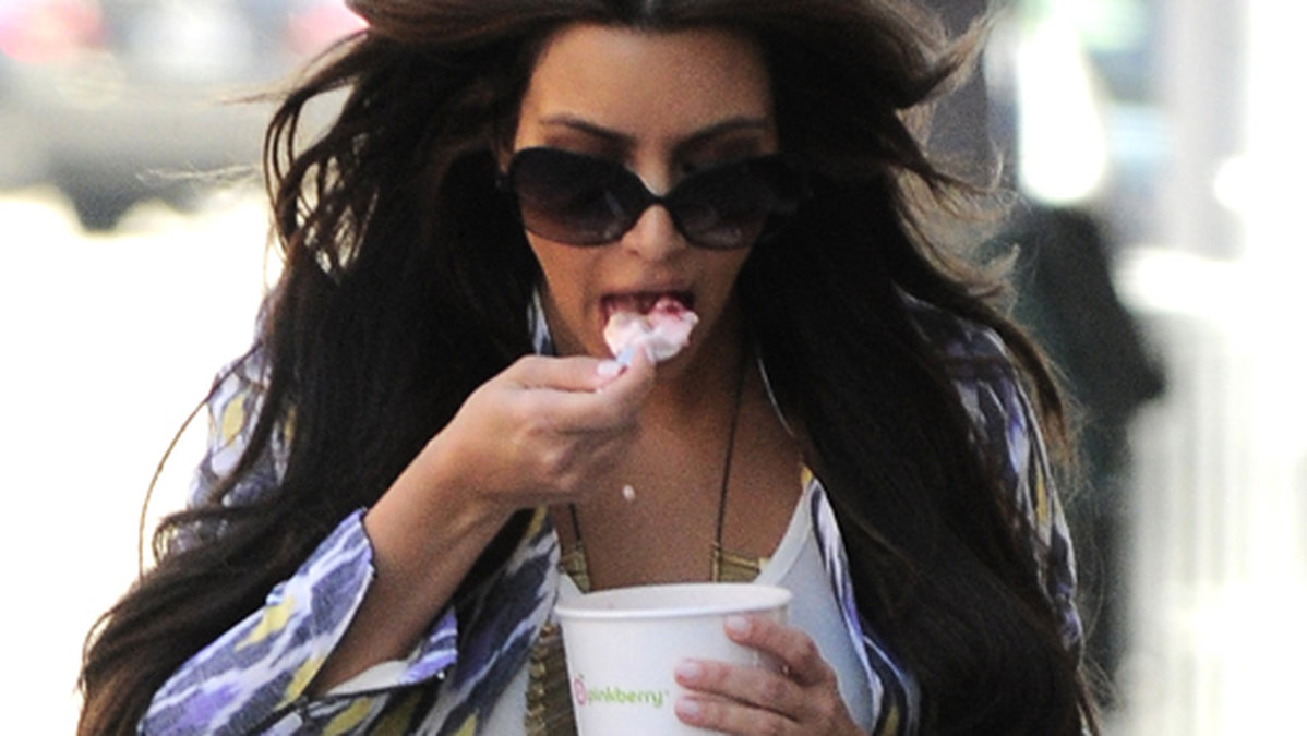 Kim Kardashian kan inte sluta äta. 