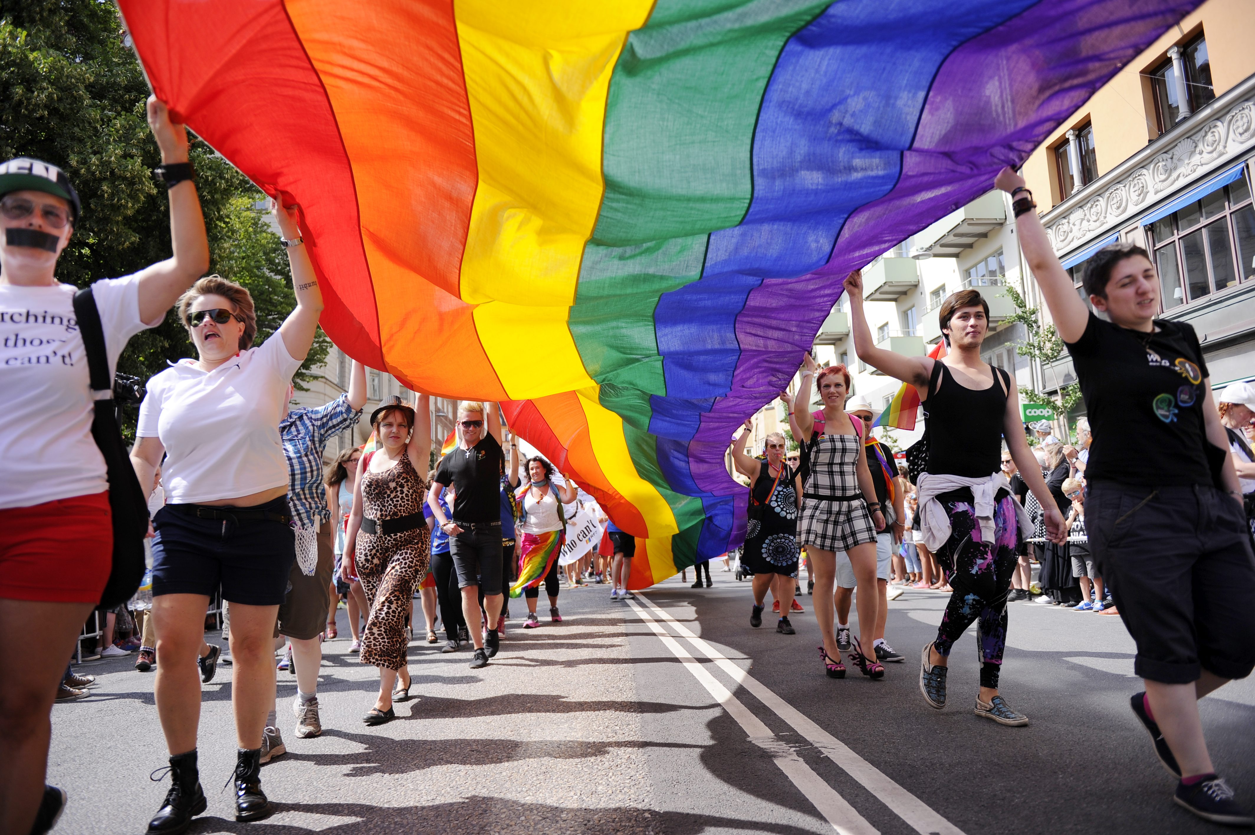Maria Hölerman och Tina Acketoft (FP) menar att Pride är till för alla.