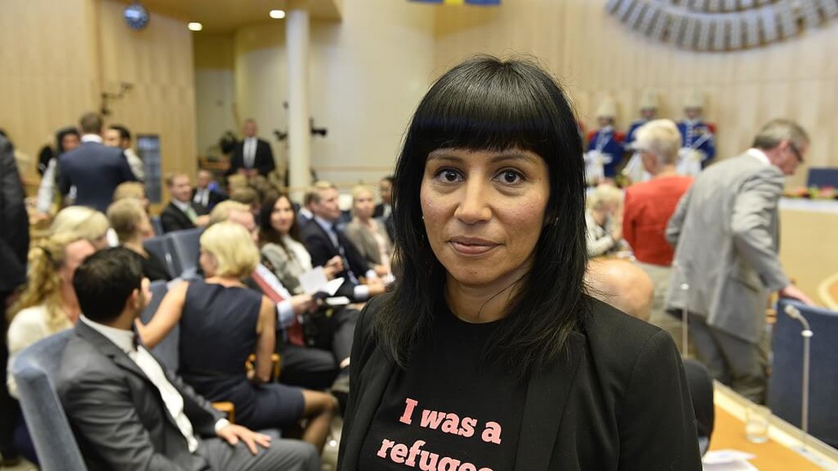 Rossana Dinamarca ser kopplingar mellan rasismen i Åhléns kommentarsfält och Sverigedemokraternas framgångar. 
