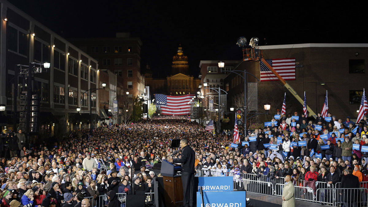 Tusentals tittade på när Obama höll sitt sista tal inför valet.