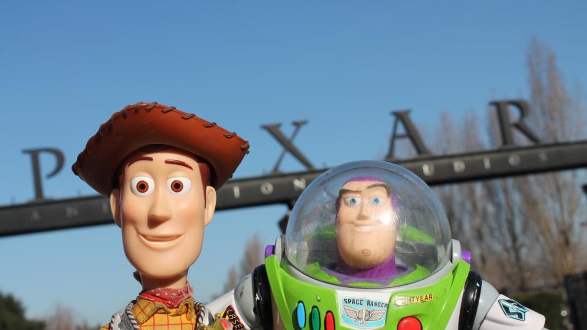 "Woody" och "Buzz Lightyear", huvudkaraktärerna i filmen.