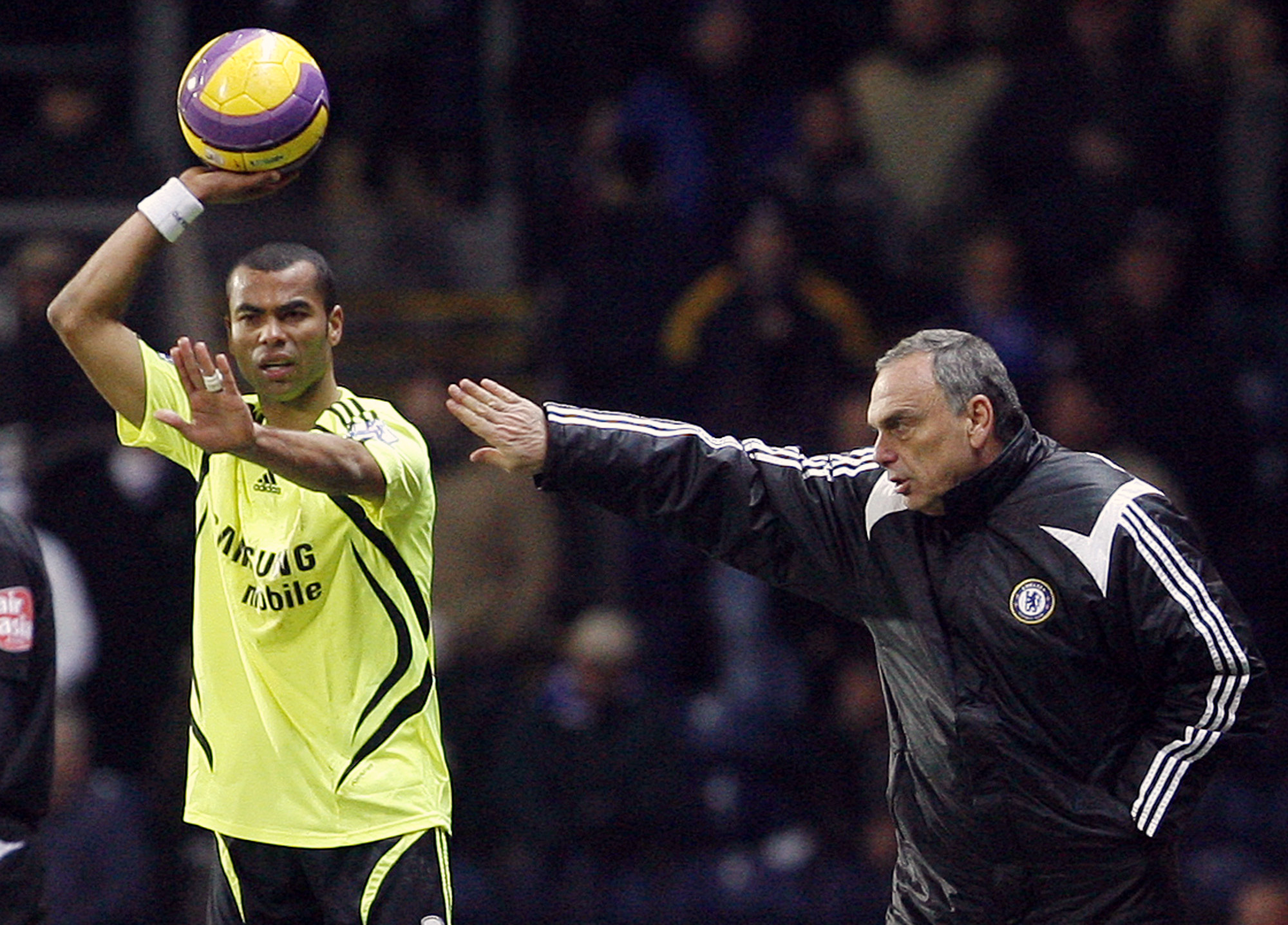 Trots klubbens enda finalplats i Champions League fick Avram Grant bara säsongen 2007/2008 på sig innan han fick sparken av den ryske oligarken. Trots klubbens enda finalplats i Champions League fick Avram Grant bara säsongen 2007/2008 på sig innan han fick sparken av den ryske oligarken.