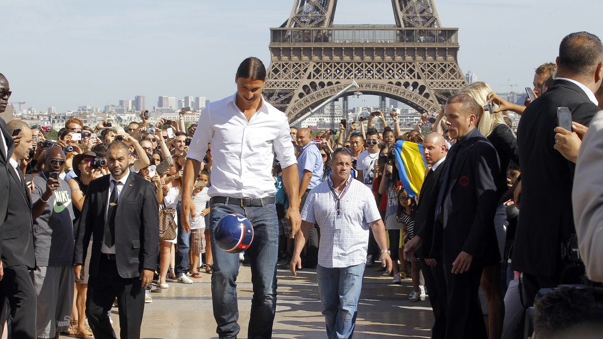 Zlatan berättar att han varken har varit uppe i Eiffeltornet eller har sett Mona Lisa. 