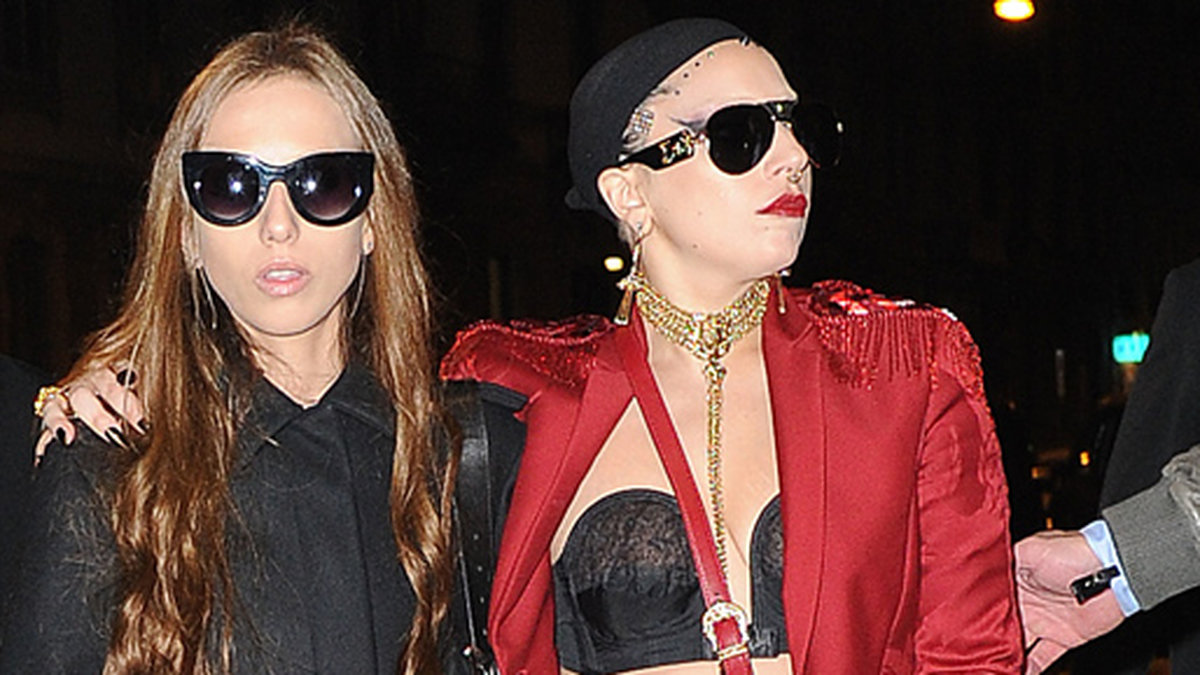 Allegra Versace och Lady Gaga på shoppingtur i Milano.