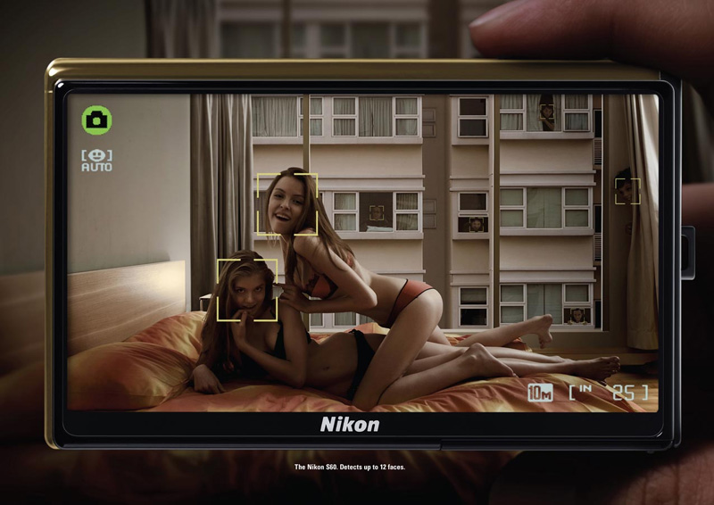 Nikon vill marknadsföra sin nya kamera med ansiktsigenkänningsteknik.