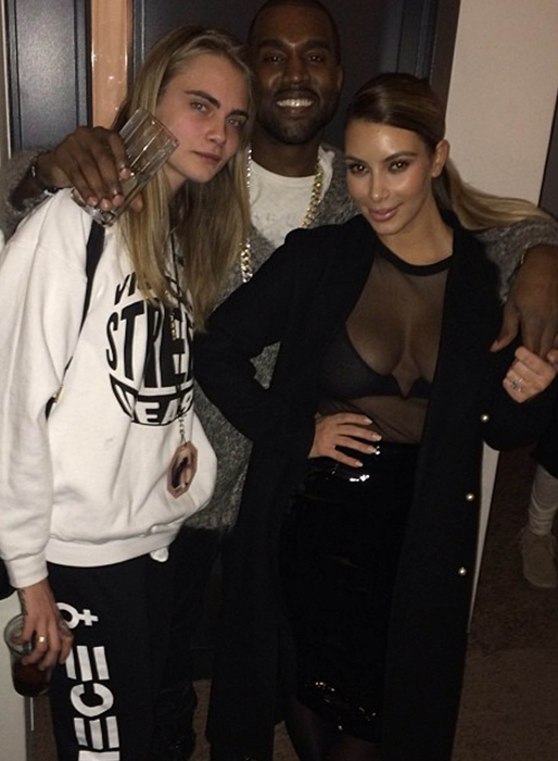 Kim Kardashian, Kanye West och Cara Delevingne hänger backstage. Kim Kardashian, Kanye West och Cara Delevingne hänger backstage.