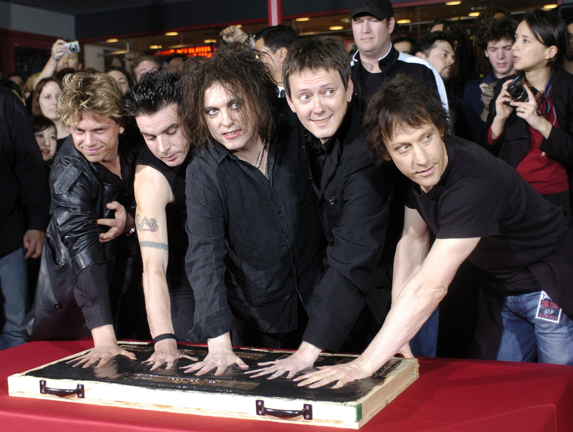 The Cure när de valdes in på Walk of fame 2004.
