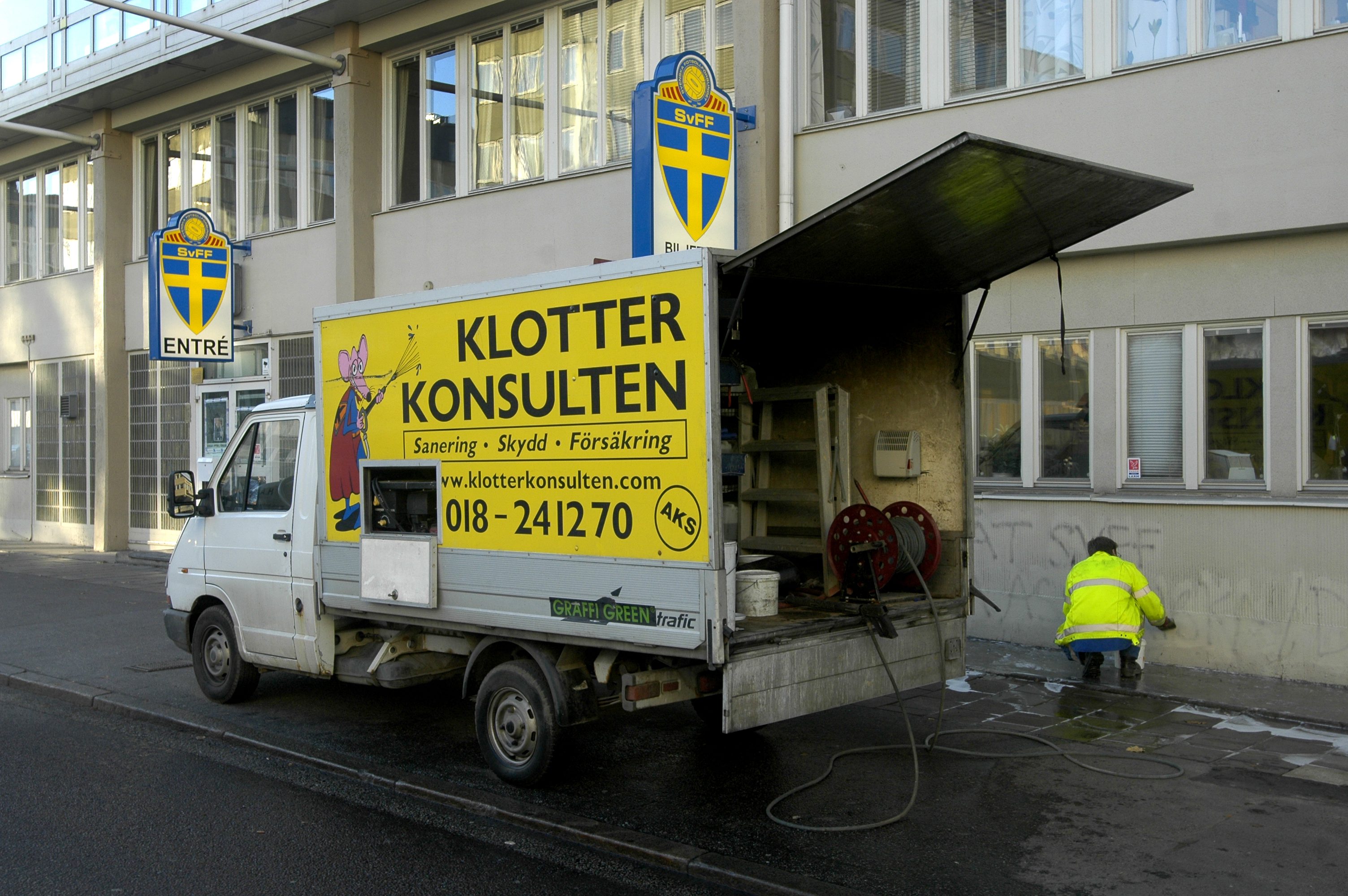 Sanering utanför SvFF:s kontor hör till vanligheterna. Sanering utanför SvFF:s kontor hör till vanligheterna.